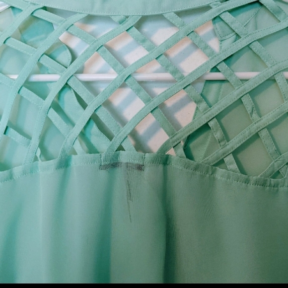 🍁 3/$15 Nollie Lattice Back Top Medium - Picture 3 of 8